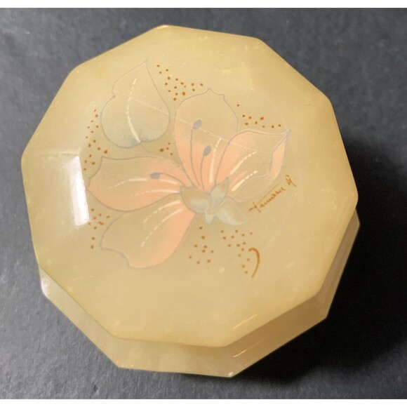 Vintage Genuine Alabaster Hand Carved Jewelry Trinket Box Made in Italy - Picture 2 of 5